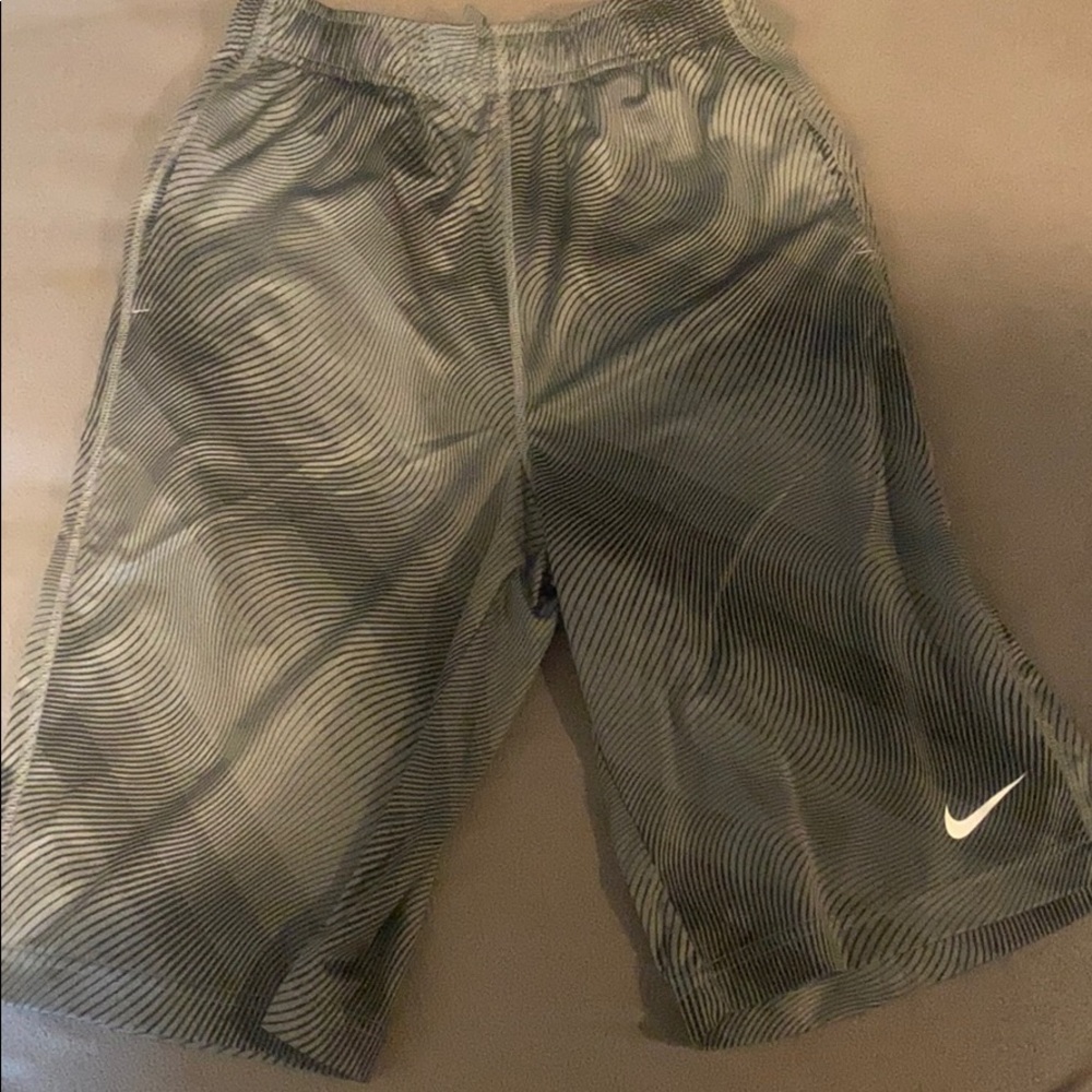 Nike shorts size boys xl